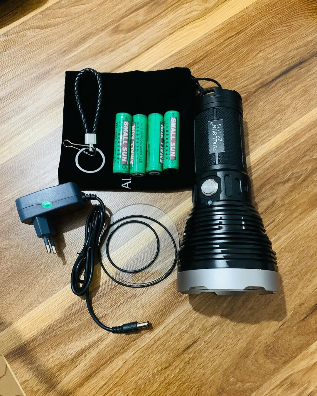 چراغ قوه حرفه ای مدل zytسمال سان